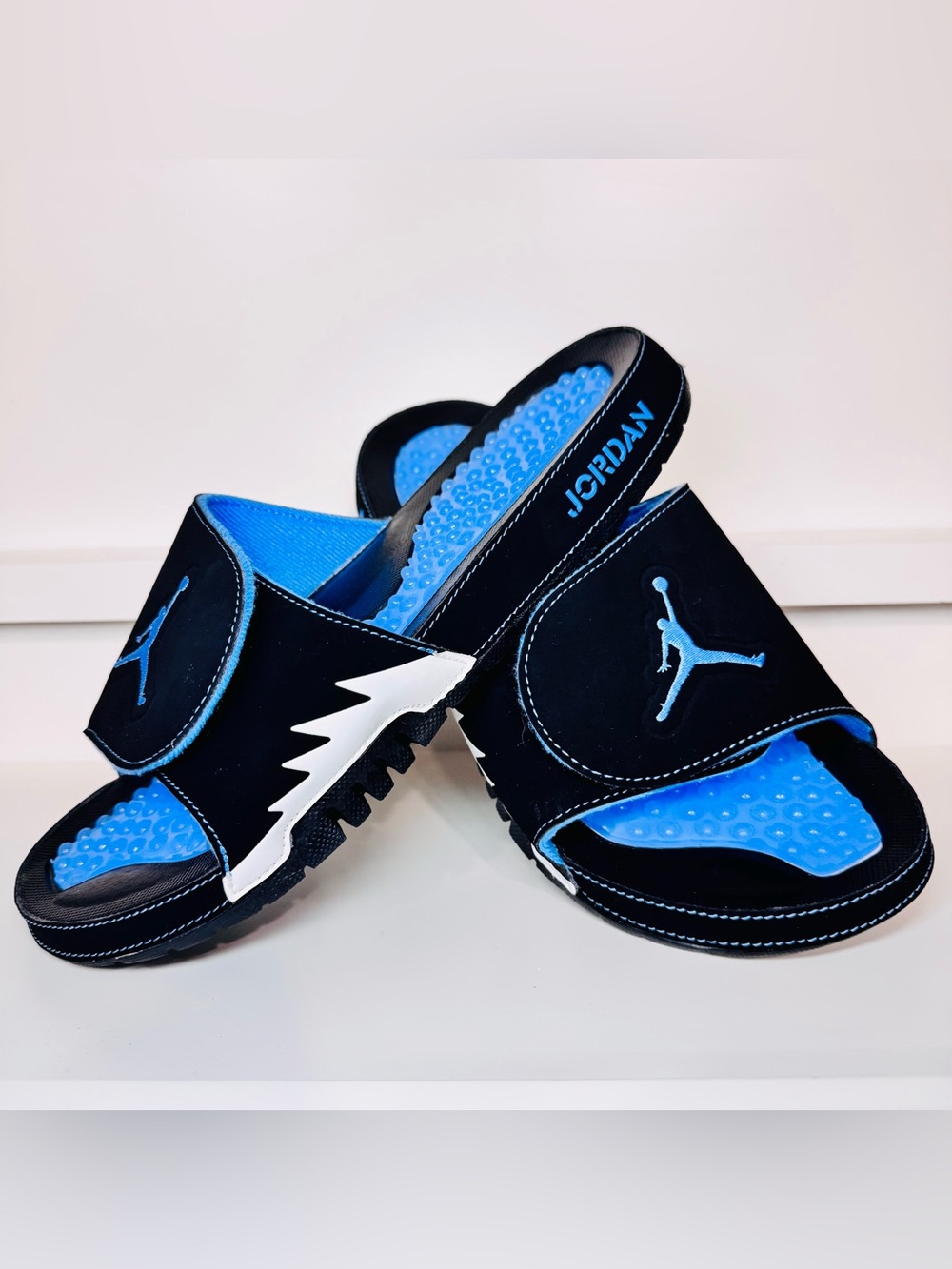 Jordan Hydro 5 Retro Slides Black University Blue Size 9 Brand New - Picture 13 of 13